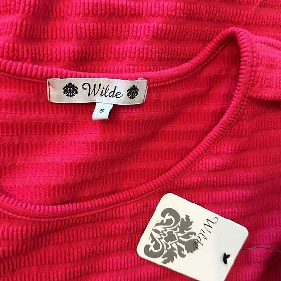 Wilde Hot Pink Women’s Front Loop Tie Top Shirt Blouse Small S NWT - Picture 8 of 8